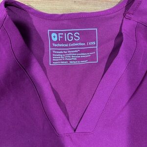 Figs scrub top